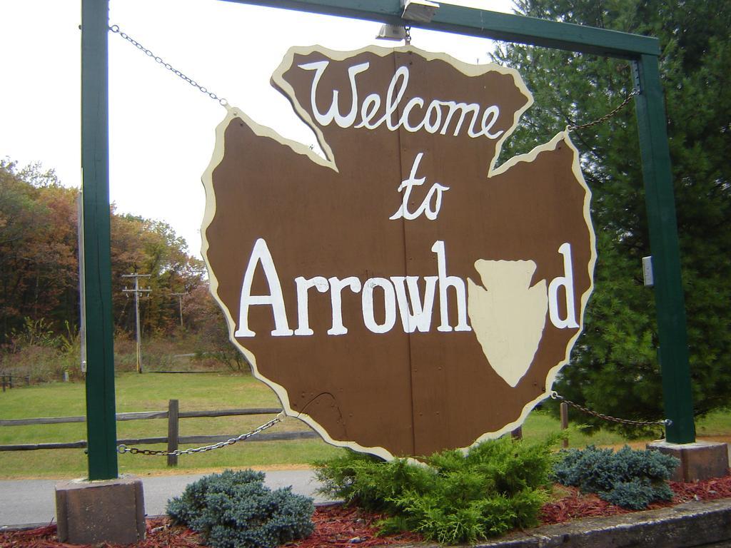 Arrowhead Camping Resort Loft Cabin 22 Douglas Center Extérieur photo